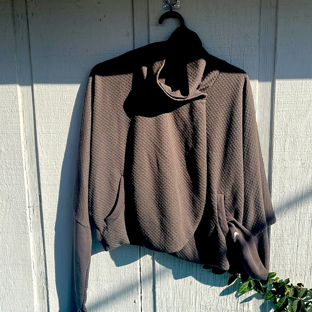 Nike Dri Fit 2 Button Butterfly arm Sweater